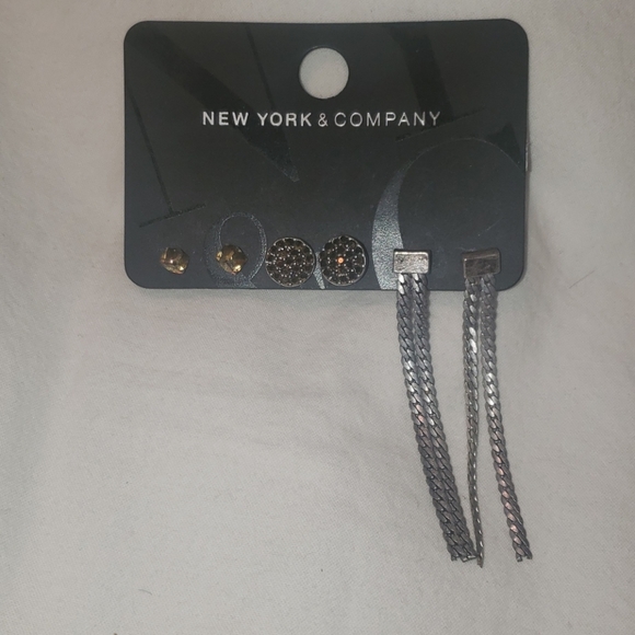 NEW YORK & COMPANY EARRINGS - Picture 2 of 2